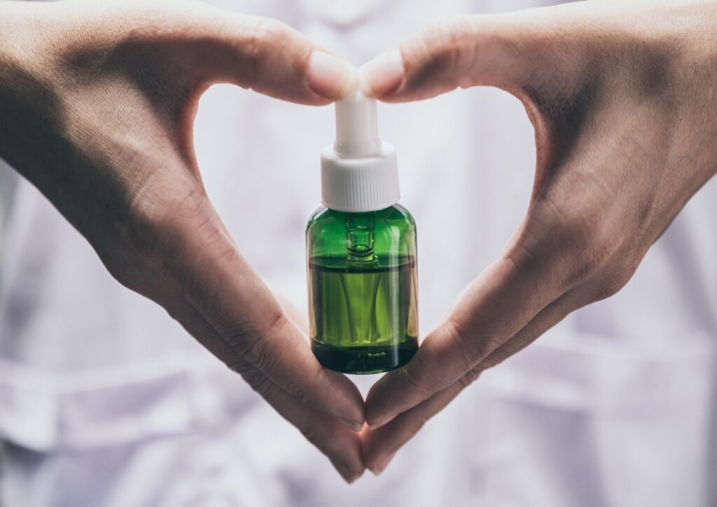 ¿Tiene efectos secundarios el CBD?