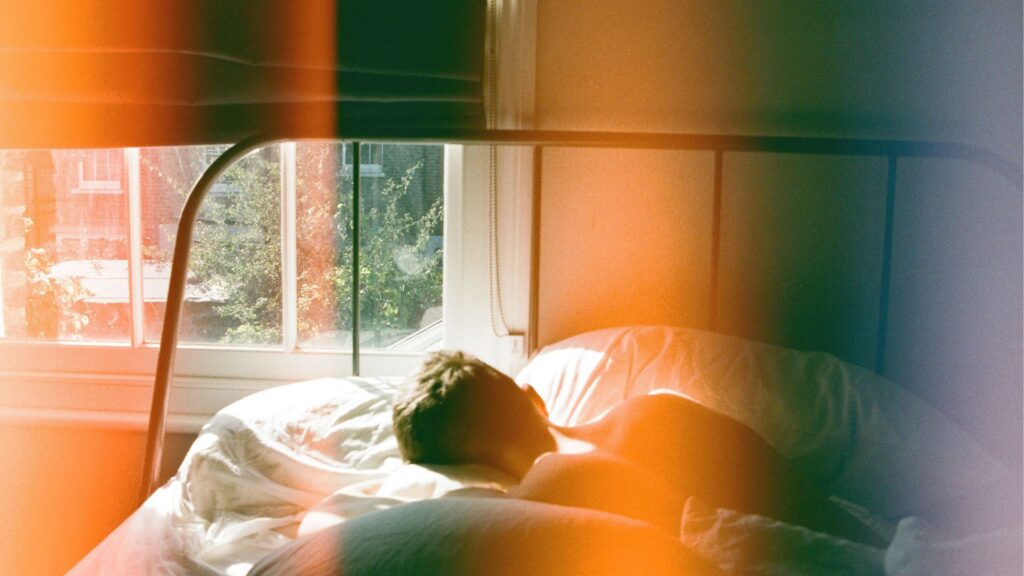 Para dormir bien: poca luz y CBD